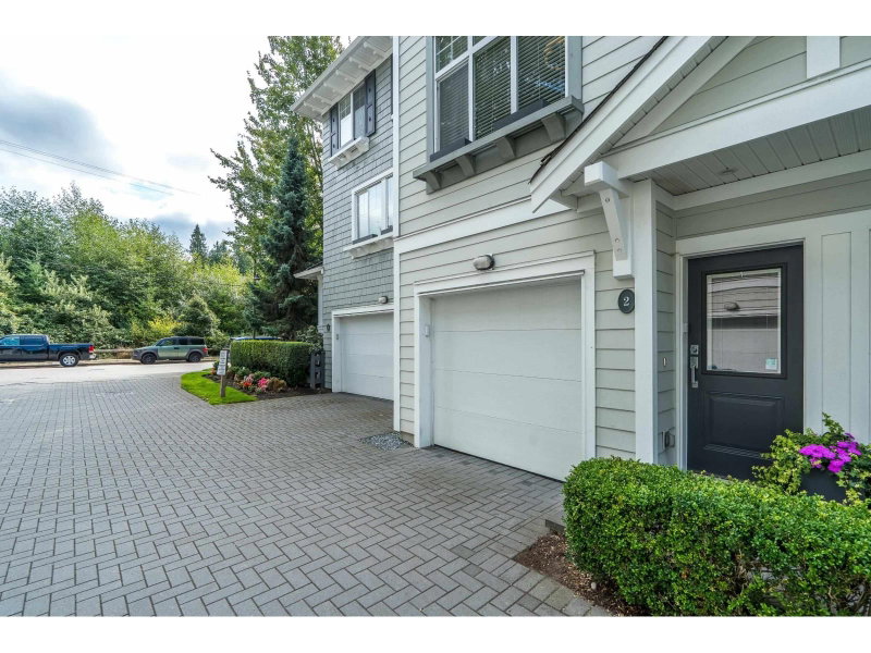 253 171 Street Surrey British Columbia, V3A 9P4 - 3 Bedrooms Condo For Sale