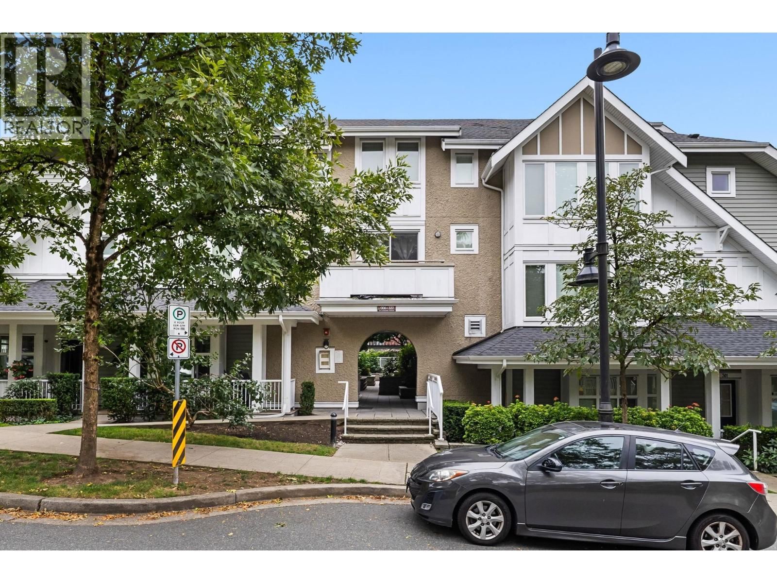 618 LANGSIDE Avenue, Coquitlam, British Columbia V3J 0B8