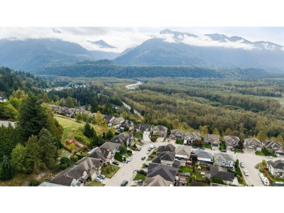 46052 BRIDLE RIDGE Crescent | Chilliwack British Columbia | Slide Image Two