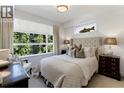 1055 RIDGEWOOD Drive | North Vancouver British Columbia | Slide Image Twenty