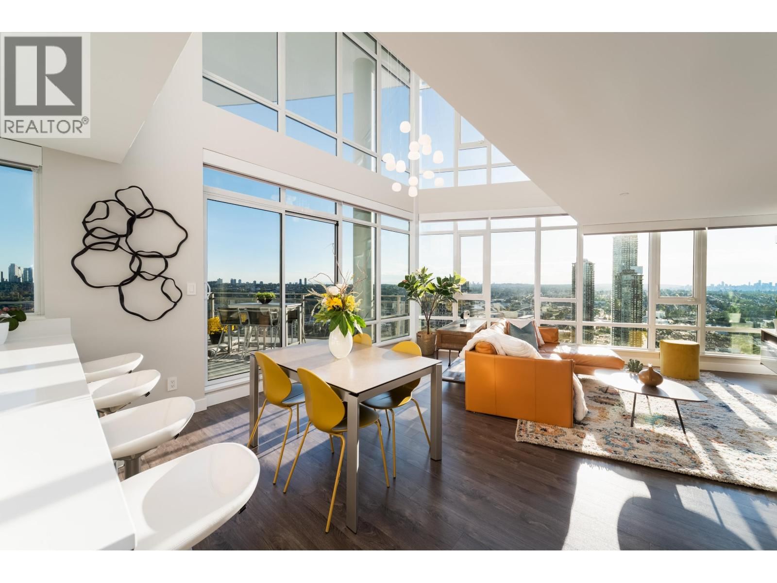 2008 ROSSER Avenue, Burnaby, British Columbia V5C 0H8