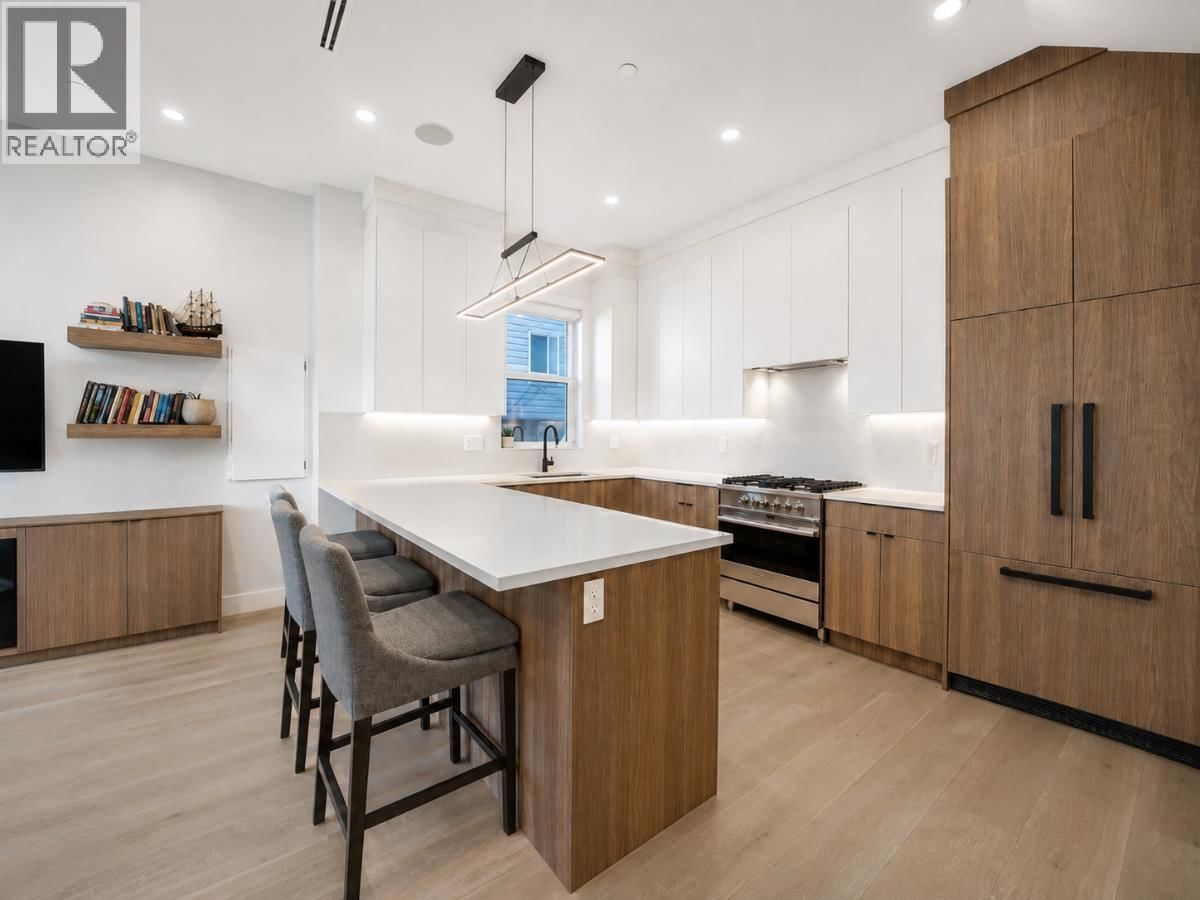 1907 40TH Avenue, Vancouver, British Columbia V5P 1J1