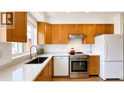 915 TOBRUCK Avenue | North Vancouver British Columbia | Slide Image Nine