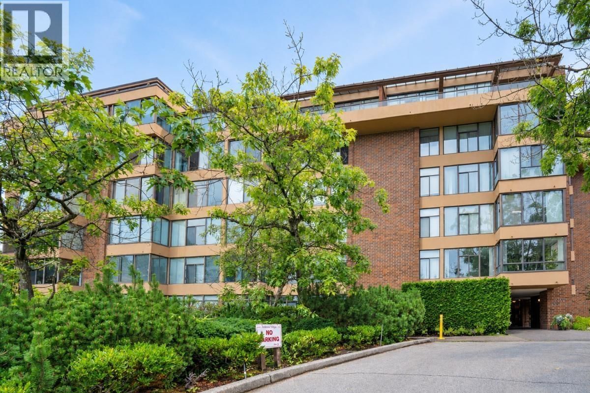 2101 MCMULLEN Avenue, Vancouver, British Columbia V6L 3B4