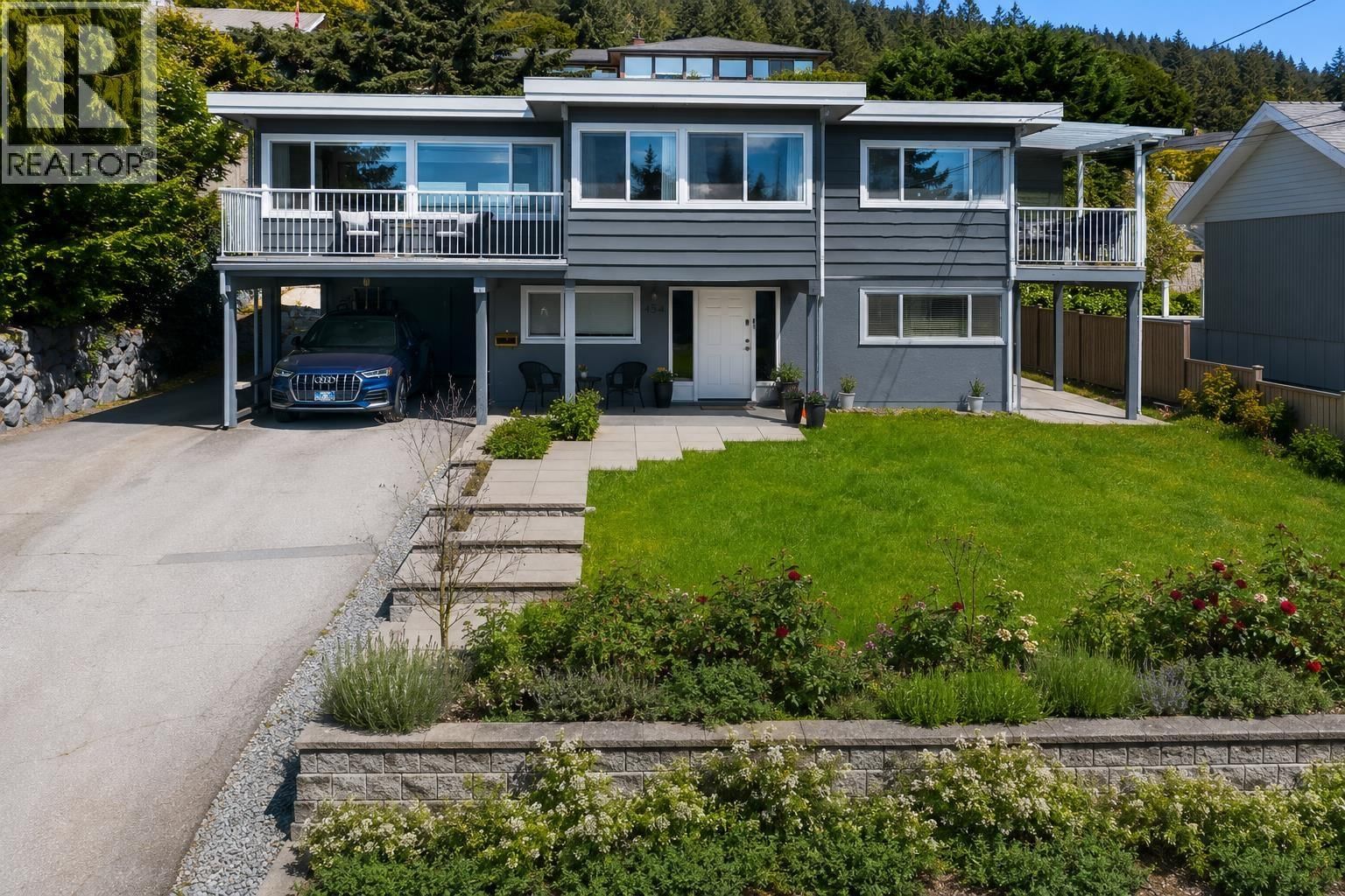 454 MONTERAY Avenue, North Vancouver, British Columbia V7N 3G2