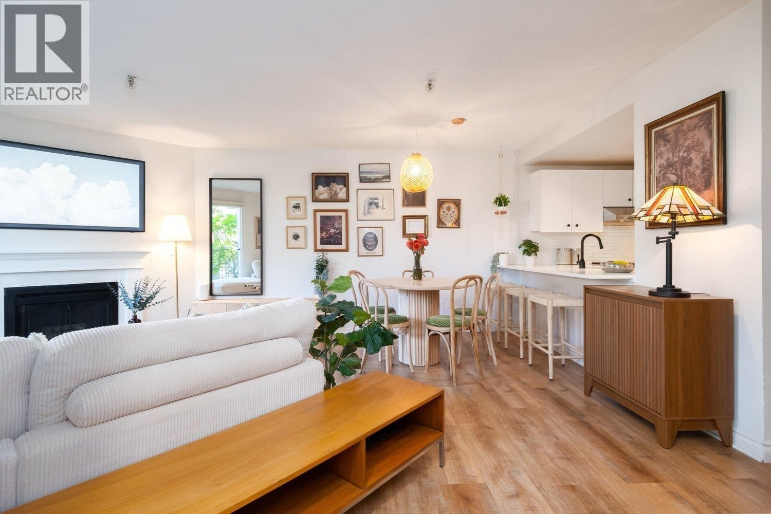 2020 8TH Avenue, Vancouver, British Columbia V6J 1W5