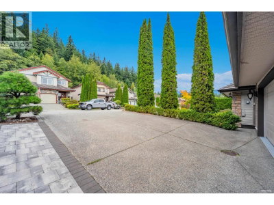 3032 MAPLEWOOD Court | Coquitlam British Columbia | Slide Image Forty