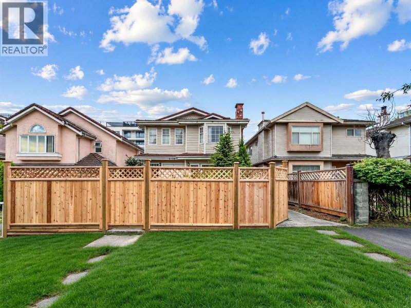 8377 SHAUGHNESSY Street Vancouver British Columbia, V6P 3Y1 - 4 Bedrooms Condo For Sale