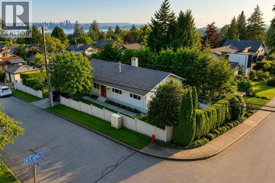 3277 CHESTERFIELD Avenue | North Vancouver British Columbia | Slide Image Two