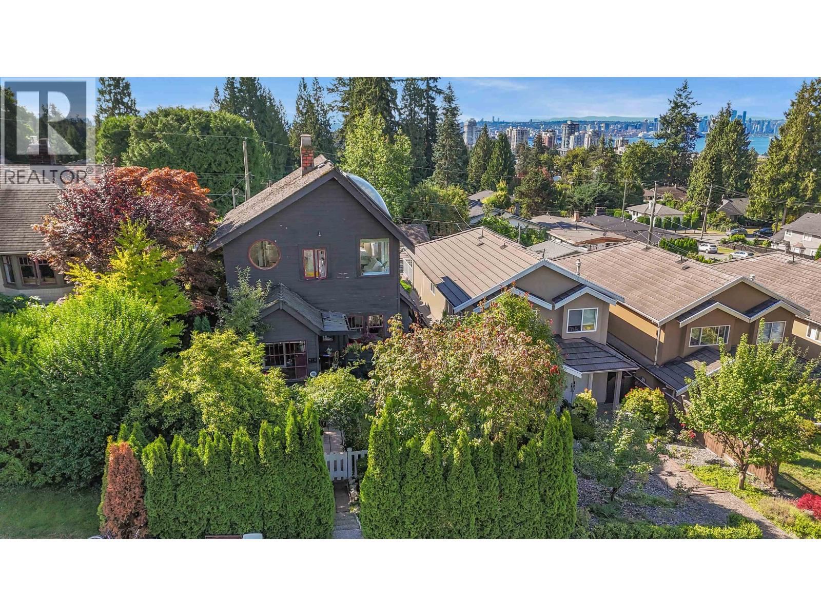319 27TH Street, North Vancouver, British Columbia V7N 1B9