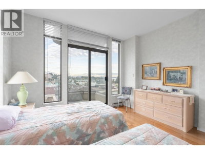 570 18TH Street | West Vancouver British Columbia | Slide Image Twenty-nine