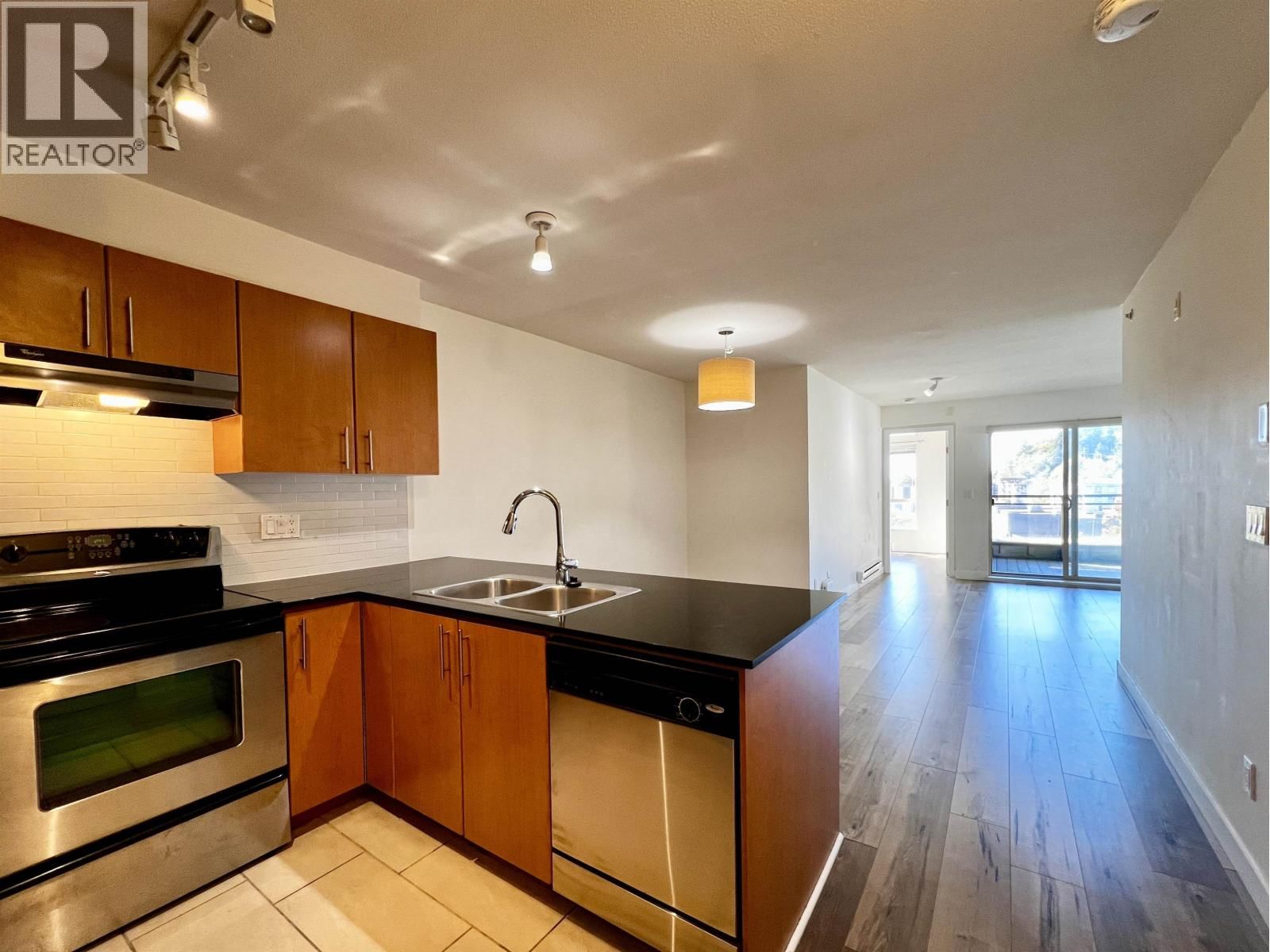 1633 MACKAY Avenue, North Vancouver, British Columbia V7P 0A2