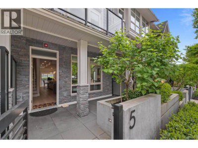 115 QUEENS Road | North Vancouver British Columbia | Slide Image Two