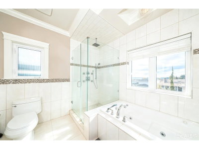 15807 BUENA VISTA Avenue | White Rock British Columbia | Slide Image Seventeen