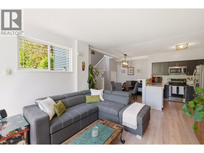 15 FOREST PARK Way | Port Moody British Columbia | Slide Image Twelve
