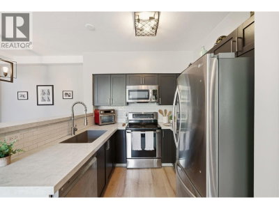 15 FOREST PARK Way | Port Moody British Columbia | Slide Image Fourteen