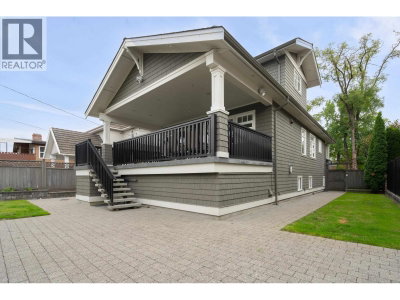 3955 DUNDAS Street | Burnaby British Columbia | Slide Image Thirty-one