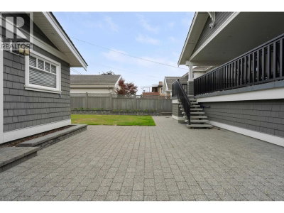 3955 DUNDAS Street | Burnaby British Columbia | Slide Image Thirty-three