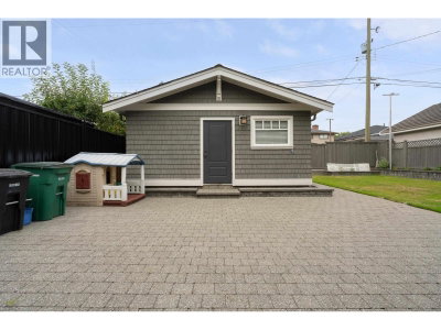 3955 DUNDAS Street | Burnaby British Columbia | Slide Image Thirty-five