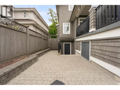 3955 DUNDAS Street | Burnaby British Columbia | Slide Image Thirty-seven
