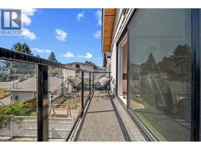 1438 17TH Avenue | Vancouver British Columbia | Slide Image Seventeen