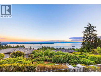 2535 GARDEN Court | West Vancouver British Columbia | Slide Image Three