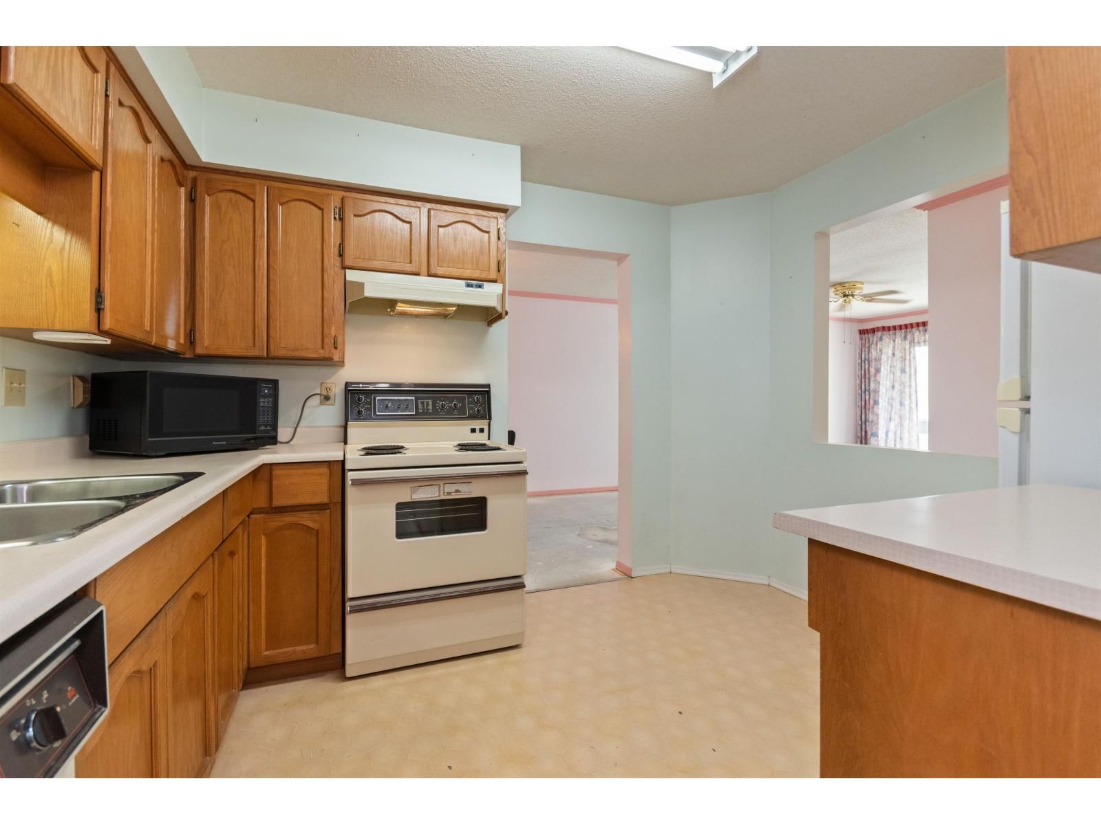 8725 ELM Drive, Chilliwack, British Columbia V2P 4Y3