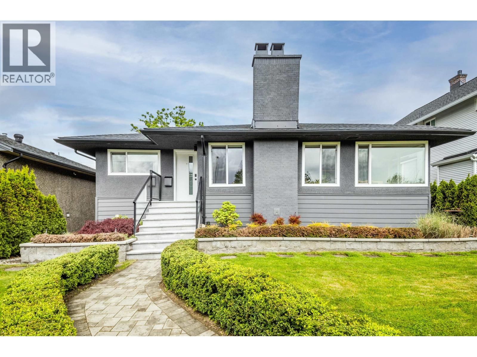 8647 10TH Avenue, Burnaby, British Columbia V3N 2S9