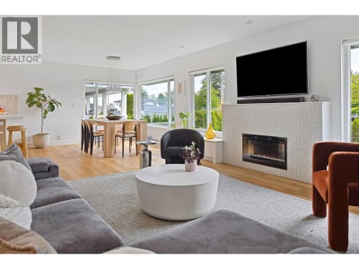 8647 10TH Avenue | Burnaby British Columbia | Slide Image Two