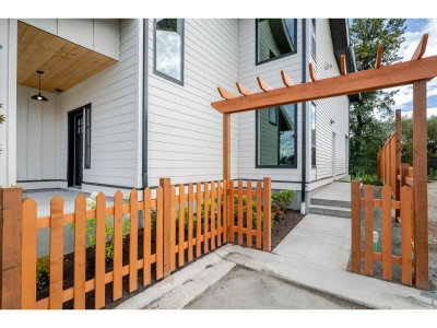 5924 RIVERSIDE Street | Abbotsford British Columbia | Slide Image Four