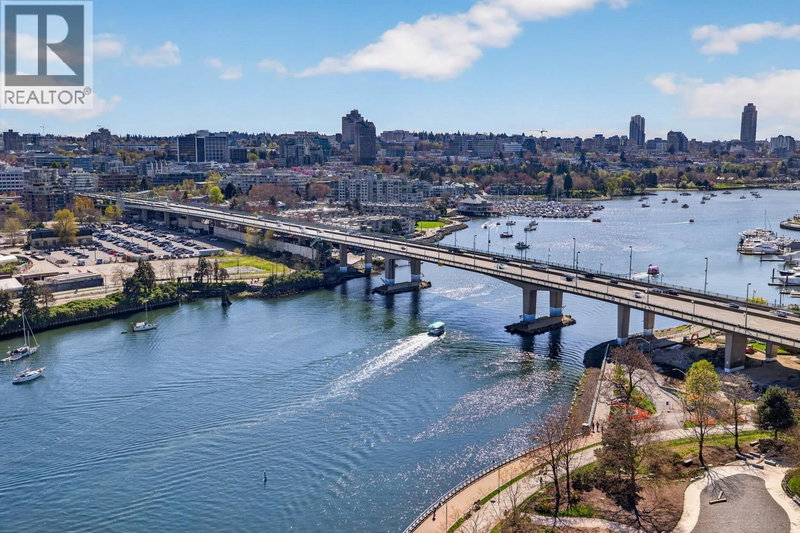 8 SMITHE Mews Vancouver British Columbia, V6B 0A5 - 2 Bedrooms Waterfront Condo For Sale
