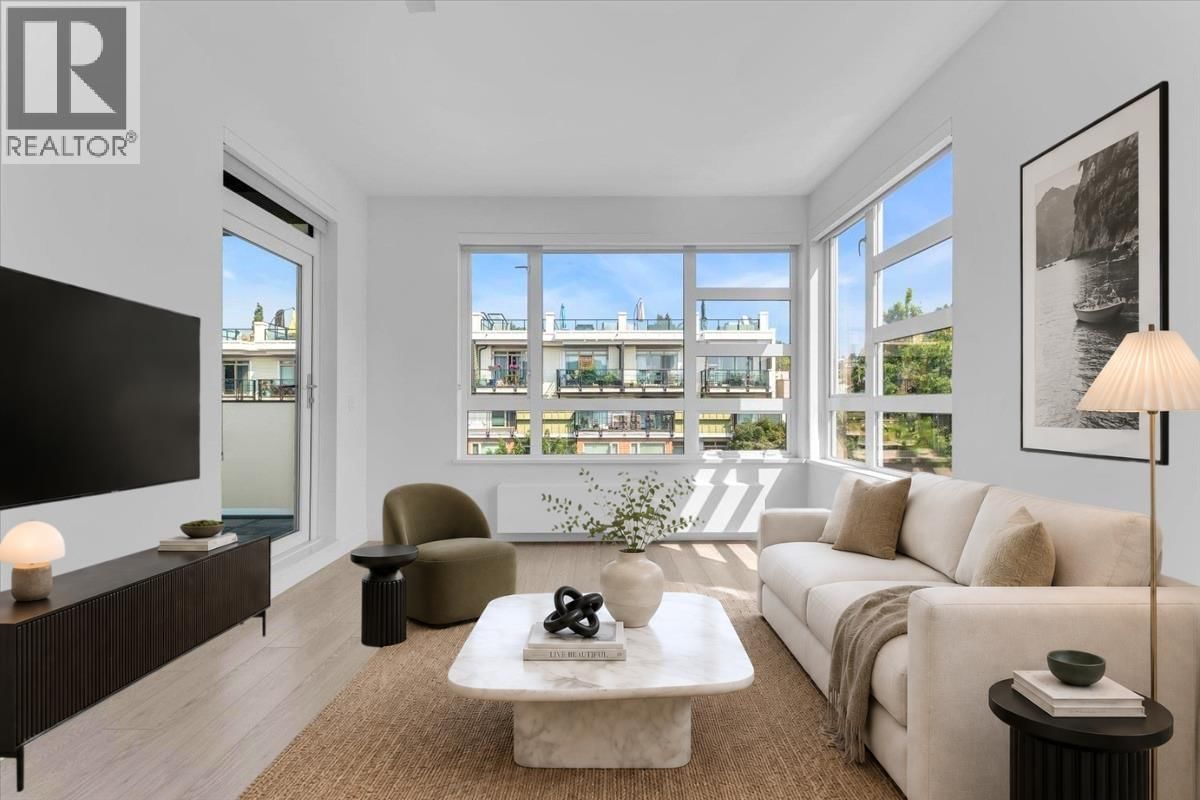 711 14TH Street, North Vancouver, British Columbia V7M 3E8