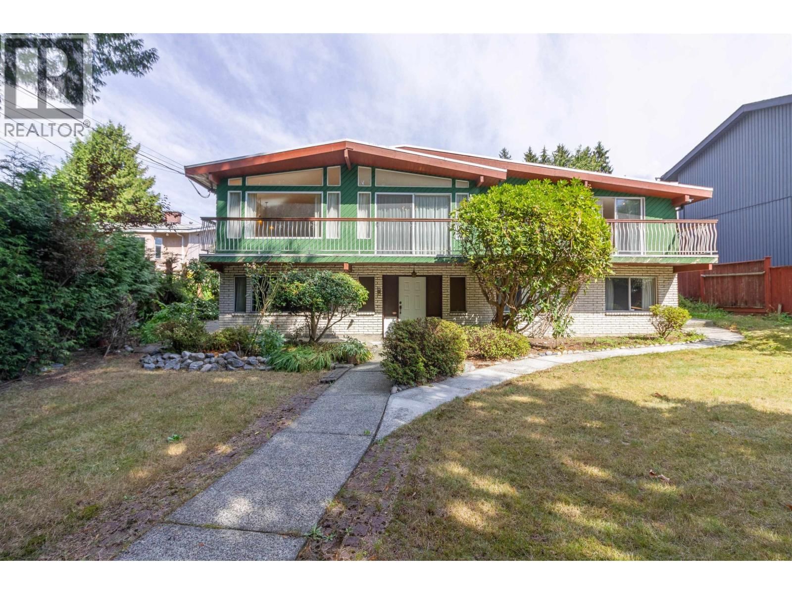 7107 BROADWAY, Burnaby, British Columbia V5A 1R7