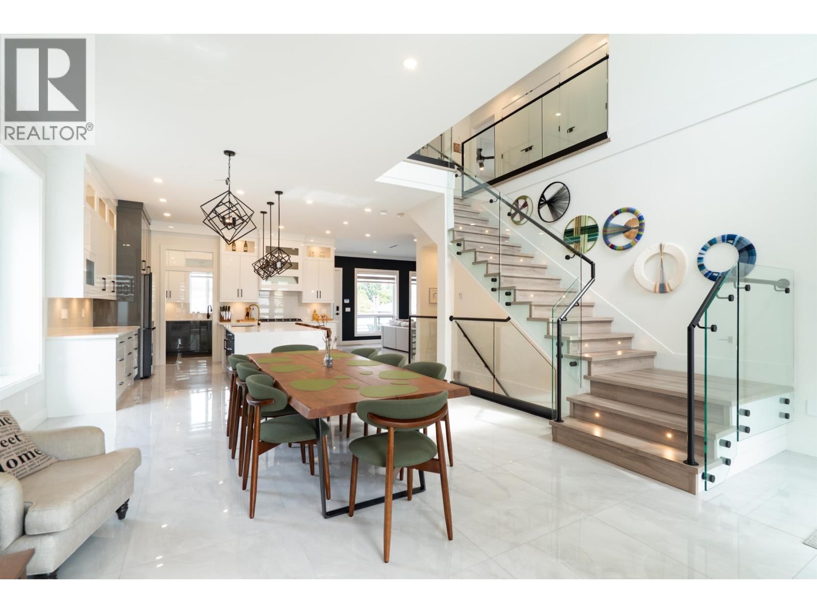 5675 LAUREL Street, Burnaby, British Columbia V5G 1N4