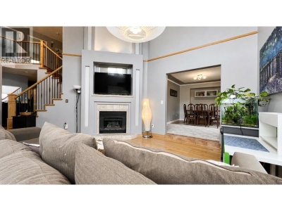2016 WINTER Crescent | Coquitlam British Columbia | Slide Image Five
