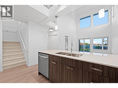 22562 121 Avenue | Maple Ridge British Columbia | Slide Image Eight