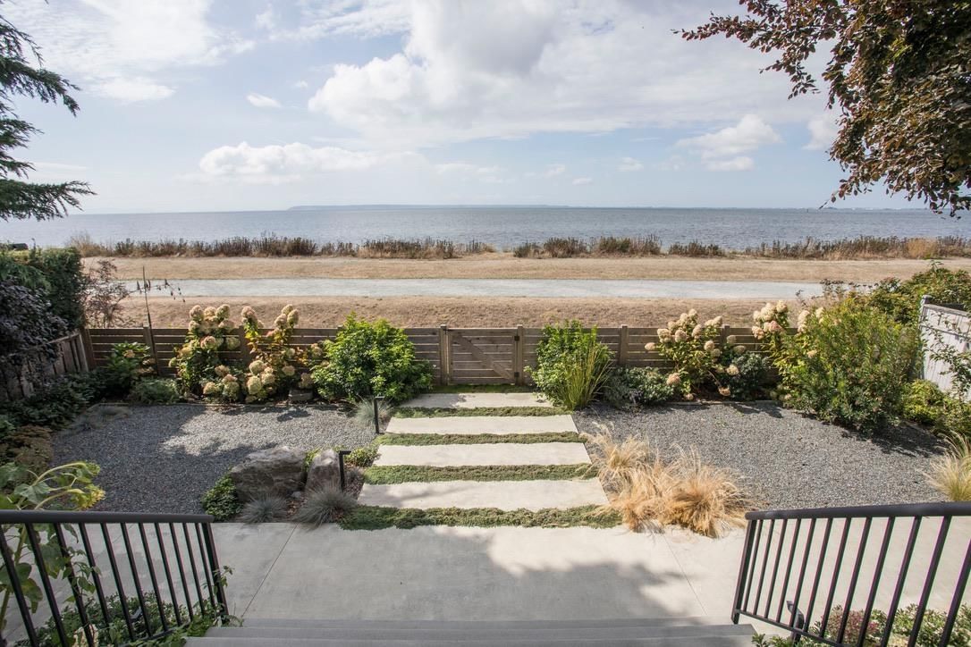 2670 O'HARA Lane, Surrey, British Columbia V4A 3E3