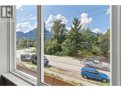 40200 GOVERNMENT Road | Squamish British Columbia | Slide Image Twenty-two