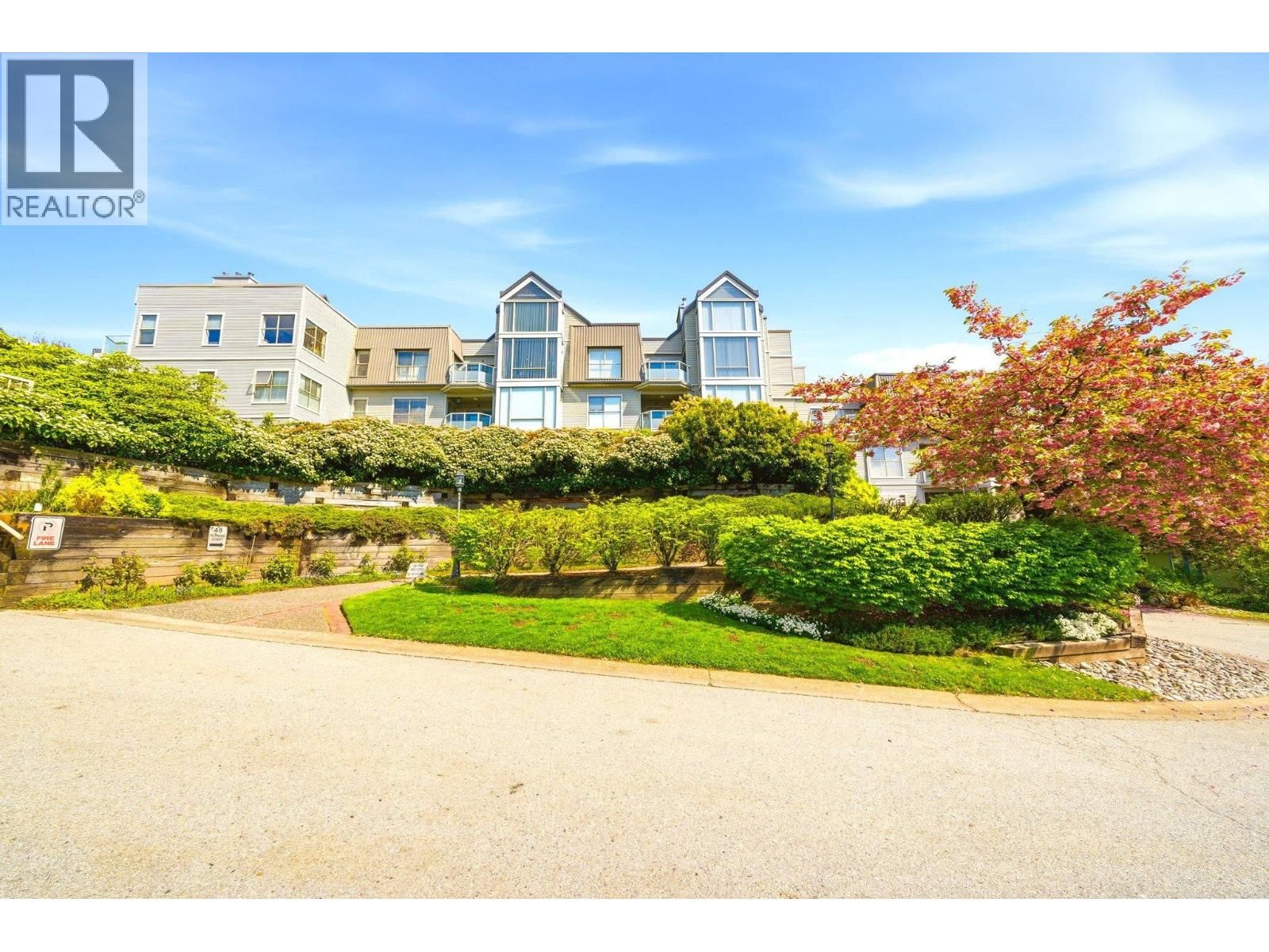 48 RICHMOND Street, New Westminster, British Columbia V3L 5P4