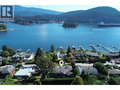791 BEACHVIEW Drive | North Vancouver British Columbia | Slide Image Two