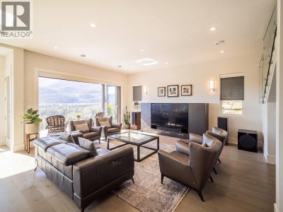 41301 HORIZON Drive | Squamish British Columbia | Slide Image Eleven