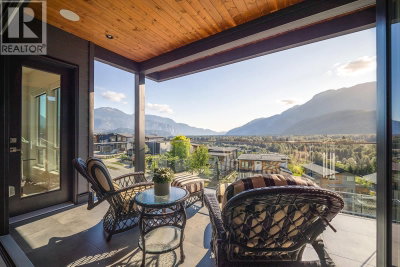41301 HORIZON Drive | Squamish British Columbia | Slide Image Twelve