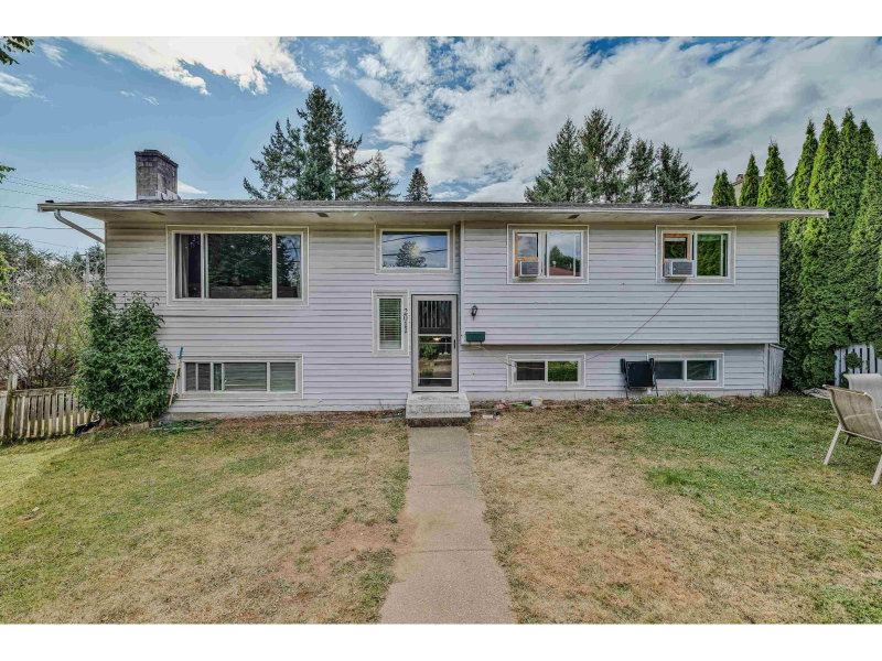 2011 MCMILLAN Road Abbotsford British Columbia, V2S 4Y3 - 5 Bedrooms Home For Sale