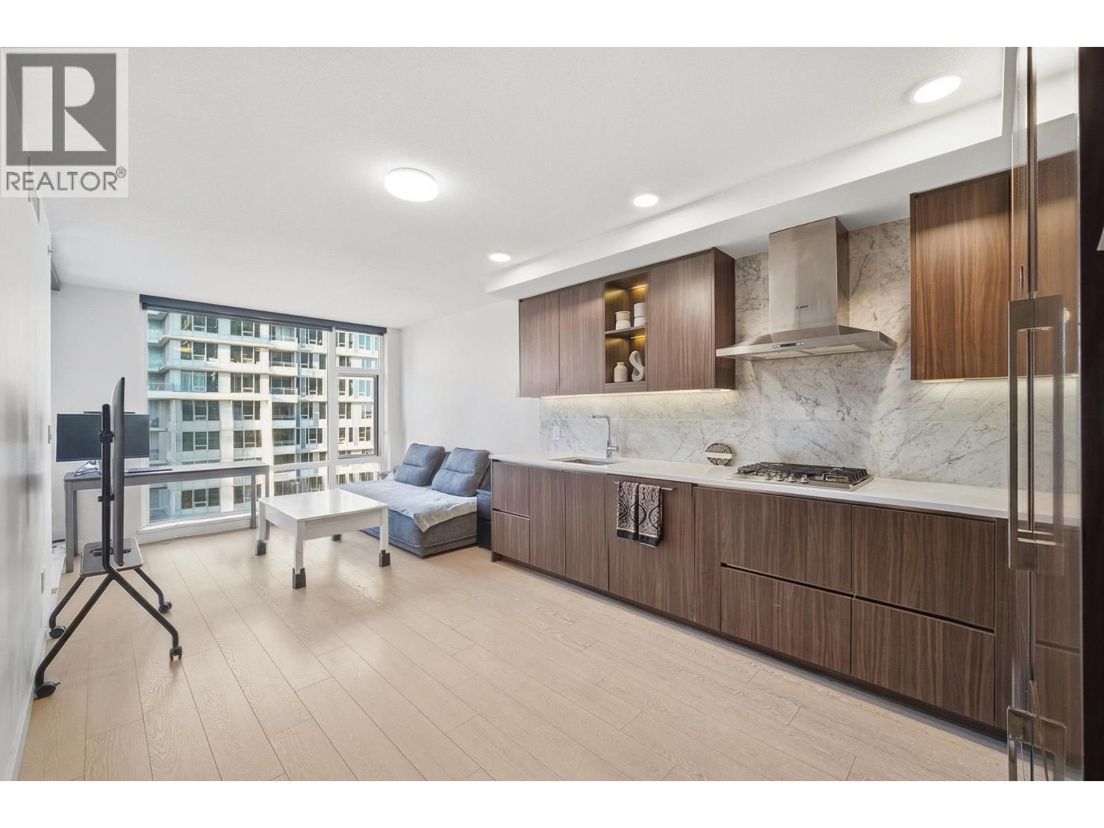 8800 HAZELBRIDGE Way, Richmond, British Columbia V6X 0S3