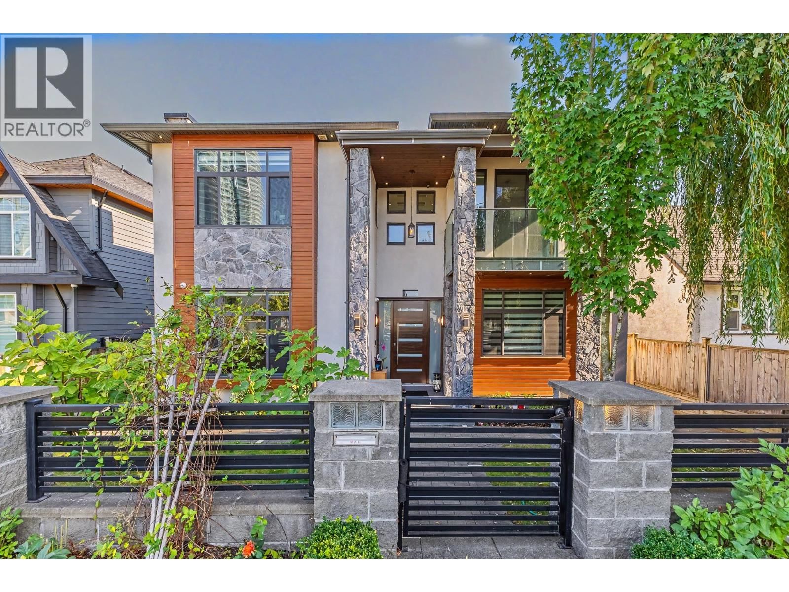 1806 TENTH Avenue, New Westminster, British Columbia V3M 3J5