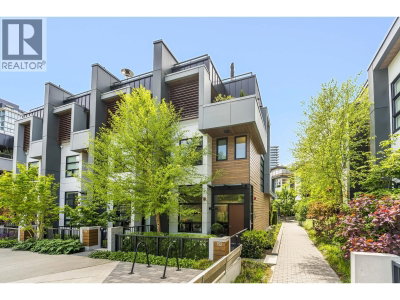 2060 CURLING Road | North Vancouver British Columbia | Slide Image Three