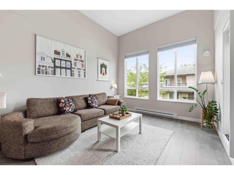 20211 66 Avenue Langley British Columbia, V2Y 0L4 - 1 Bedroom Condo For Sale