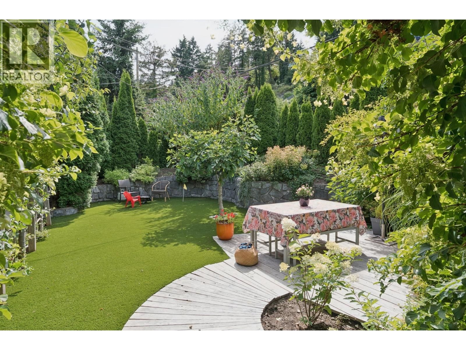 6650 NELSON Avenue, West Vancouver, British Columbia V7W 2B1