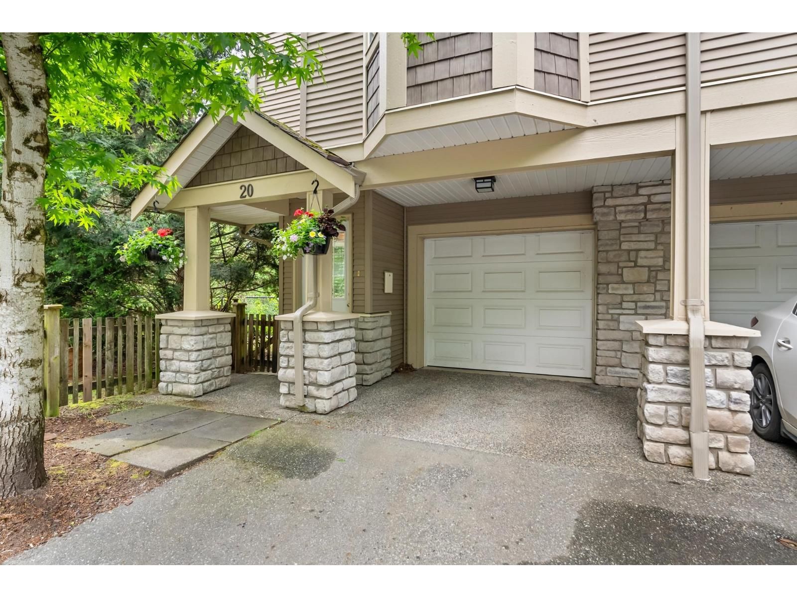 33321 GEORGE FERGUSON Way, Abbotsford, British Columbia V2S 2L6