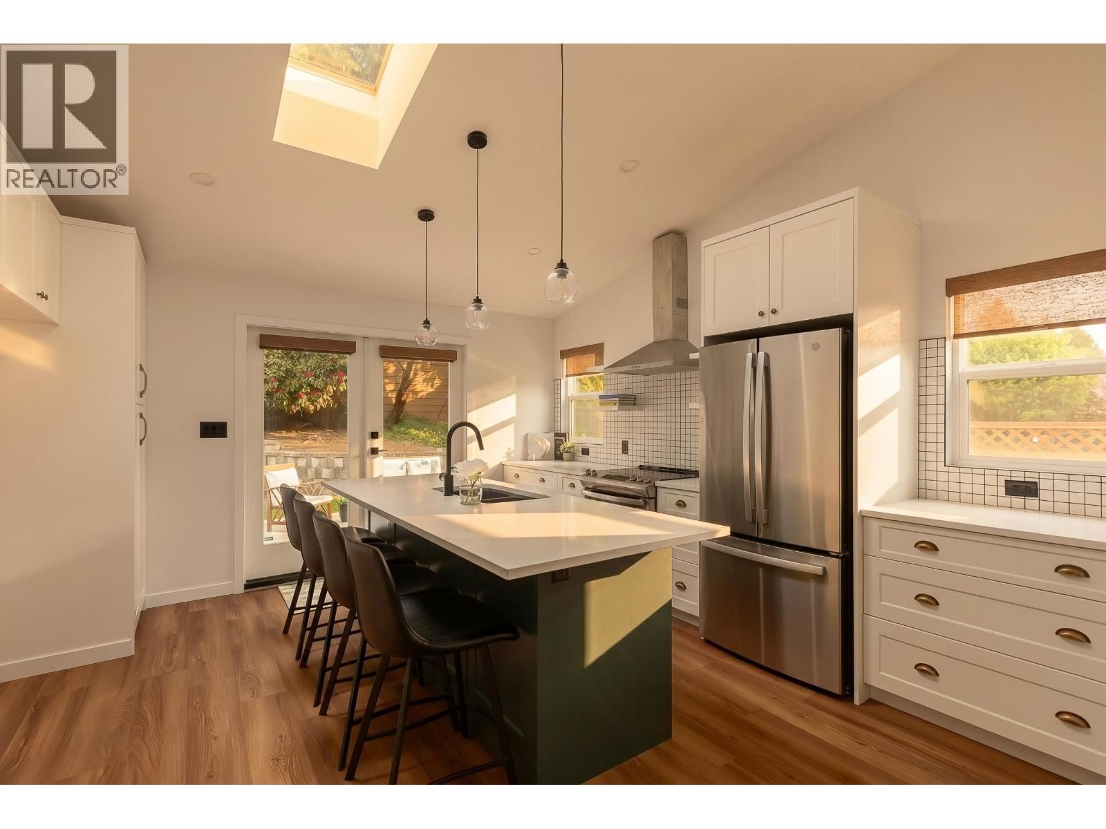 8029 WESTLAKE Street, Burnaby, British Columbia V5A 2A9